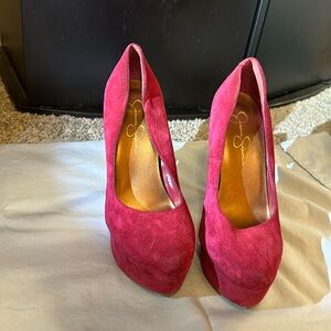 Jessica Simpsons Magenta Suede Pumps 9